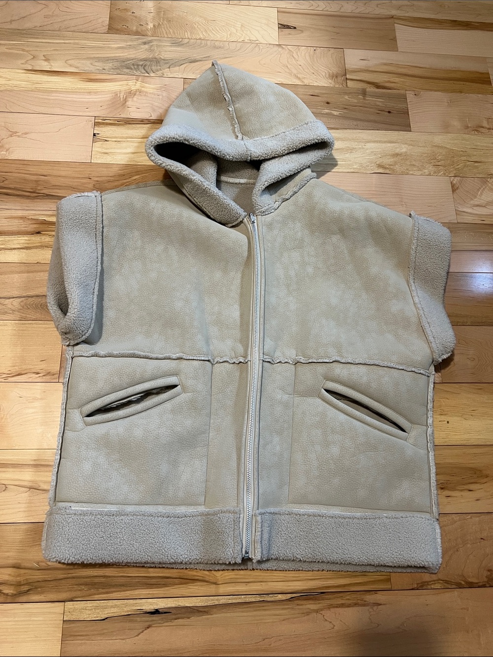 Hooded reversible Sherpa Vest Jacket - Cream